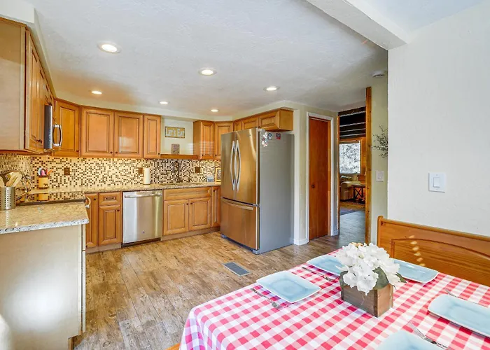 Spacious Yard & Deck! Great Space In Munds Park