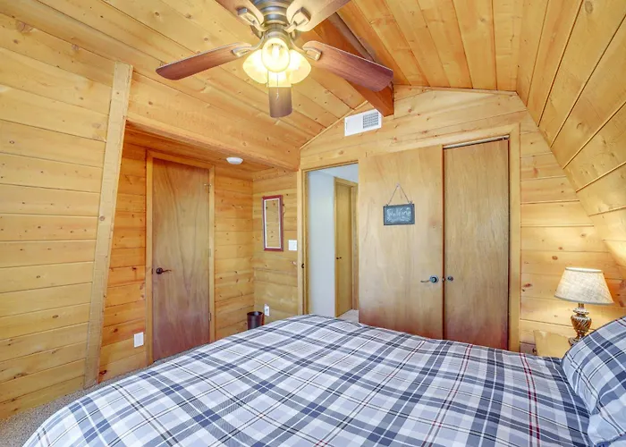 Spacious Yard & Deck! Great Space In Munds Park Holiday home