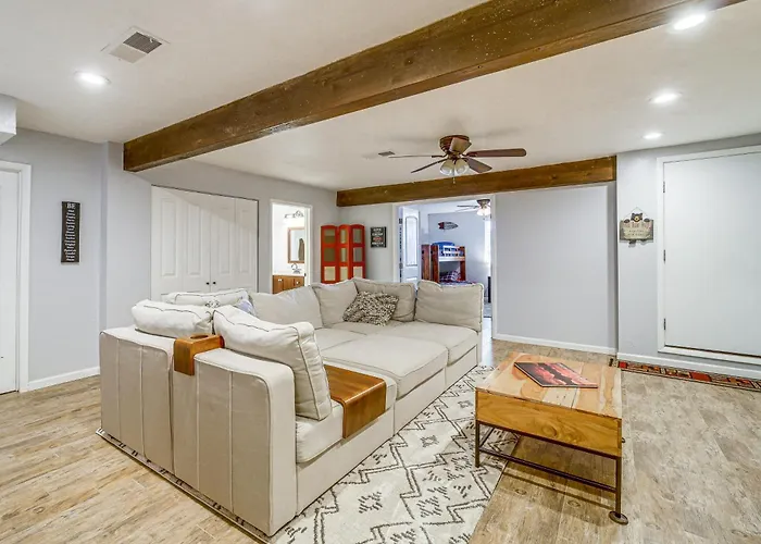 Spacious Yard & Deck! Great Space In Munds Park